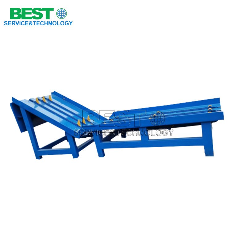 Log wood loader matched with debarker and peeling machine in plywood factory workshop