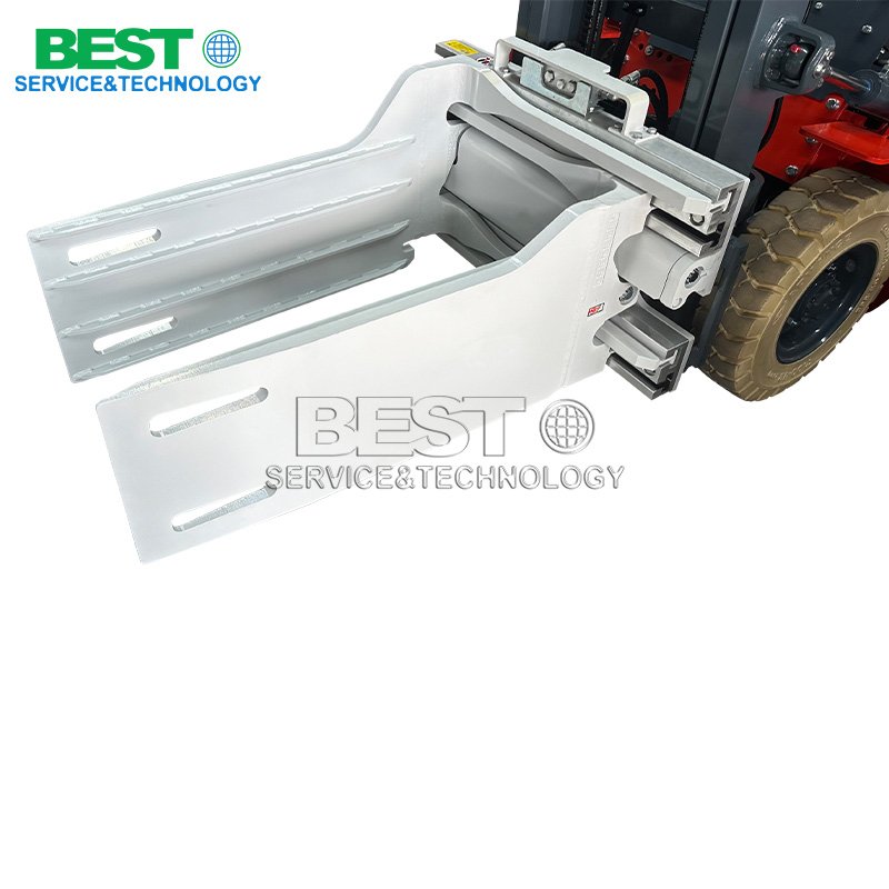 Forklift side shifter attachment for precise pallet positioning