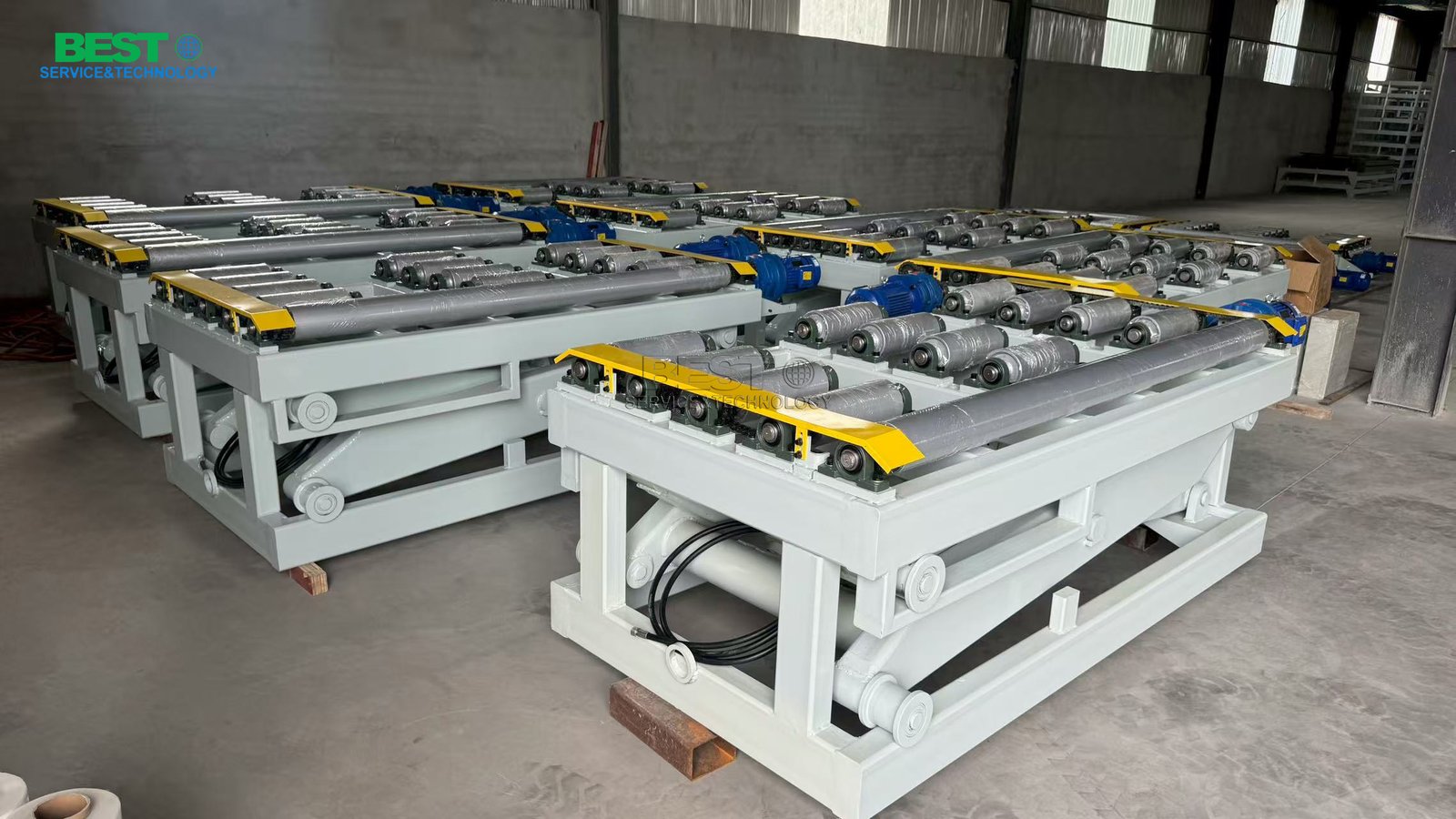 Hydraulic veneer lift table for convenient veneer loading on glue spreader & dryer