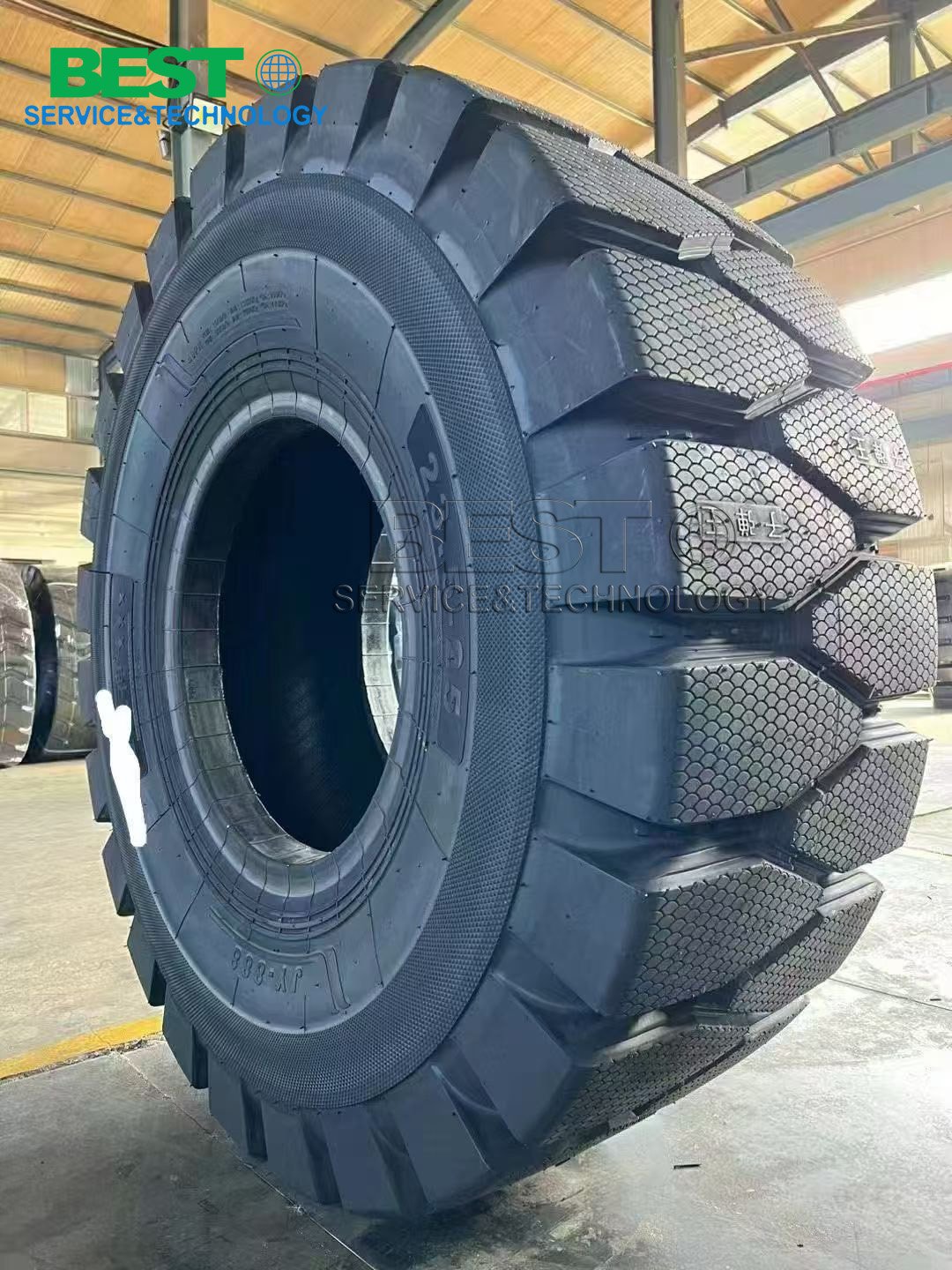 Air filled forklift tires for outdoor and construction industrial applications